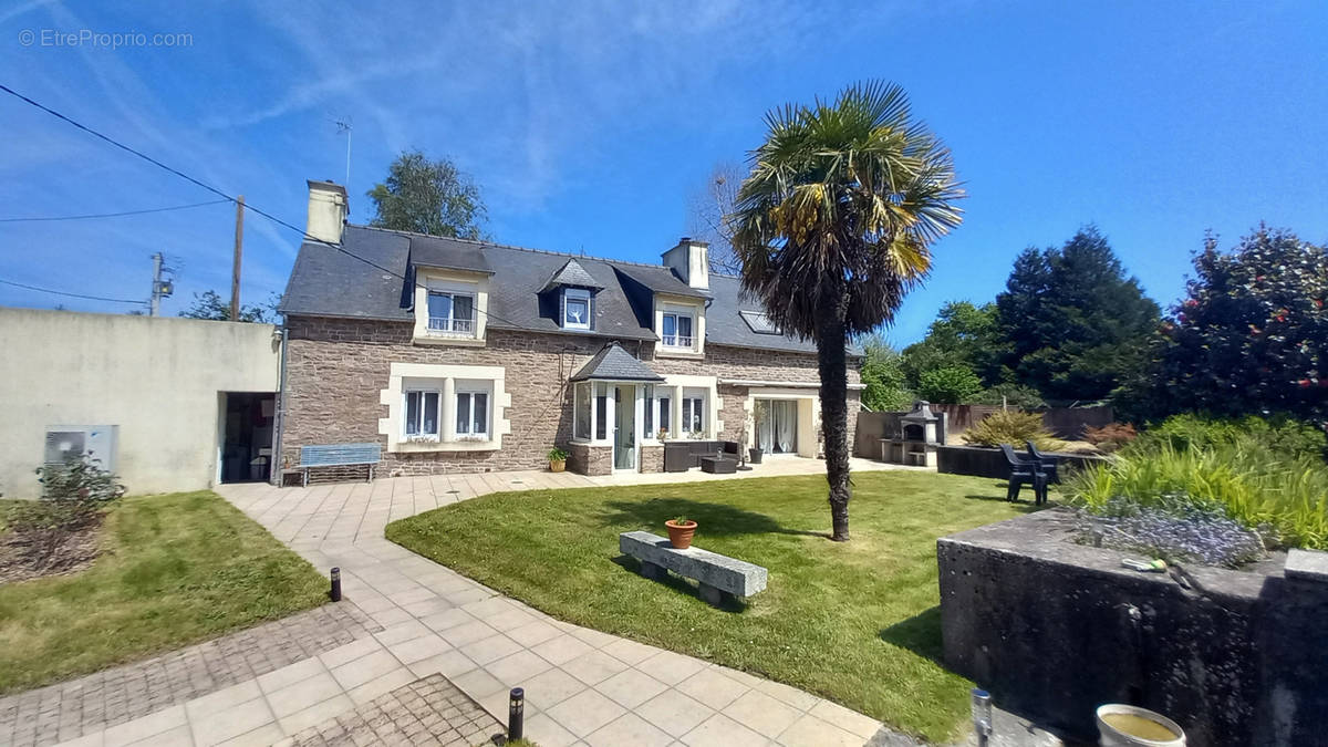 Maison à PLOUEZEC