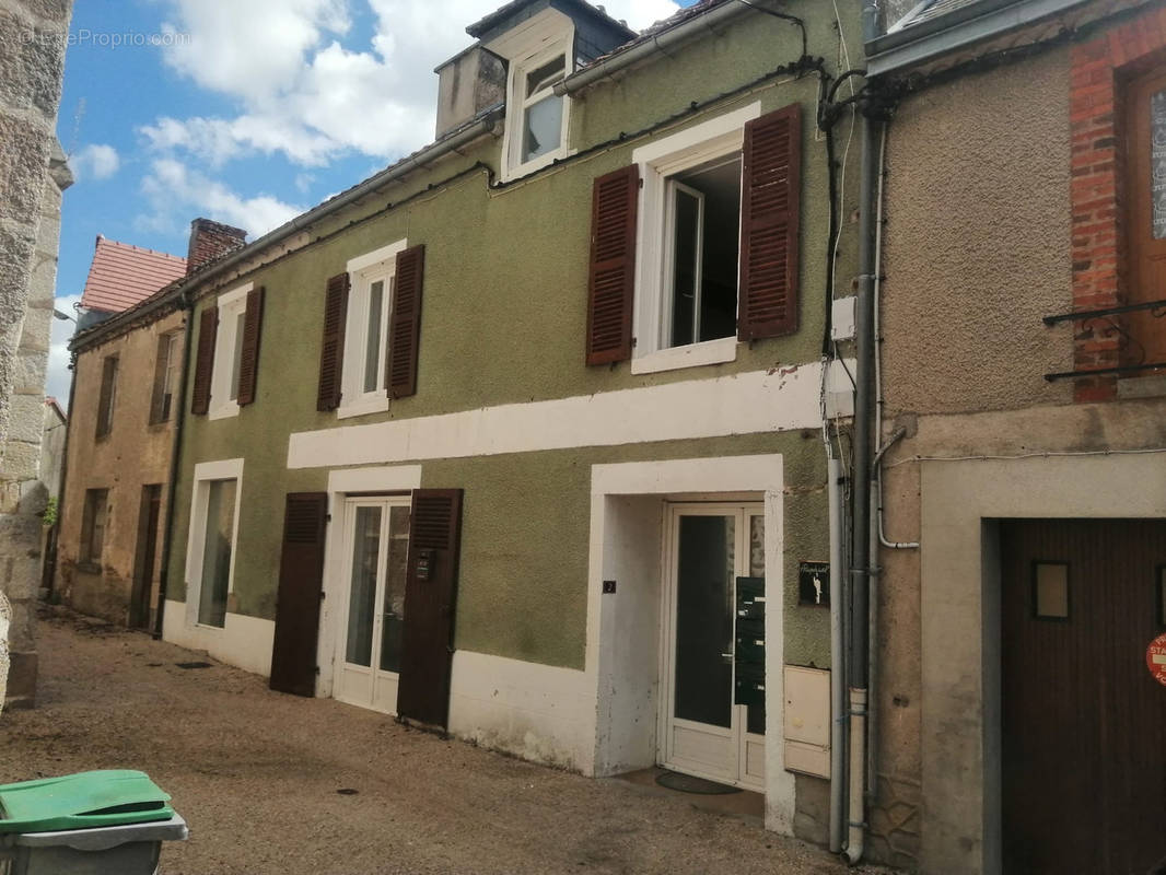 Appartement à LUSSAC-LES-EGLISES