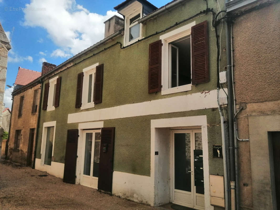 Appartement à LUSSAC-LES-EGLISES