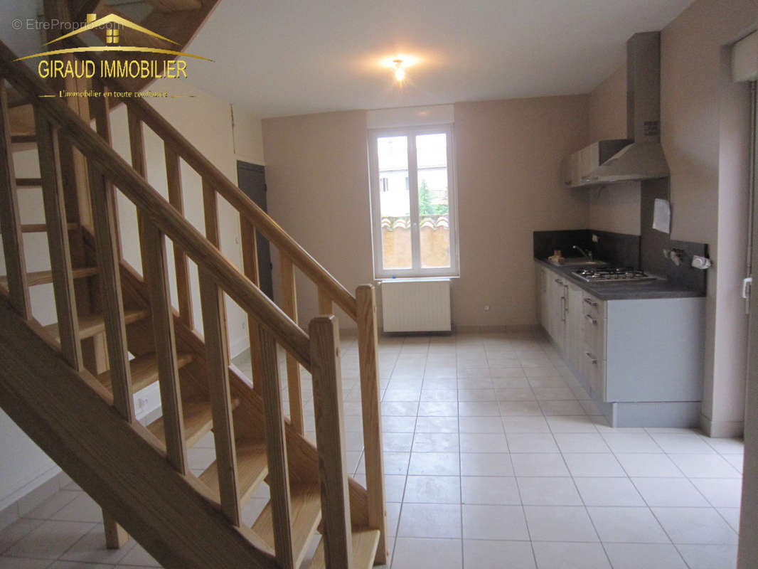 Appartement à POUILLY-SOUS-CHARLIEU