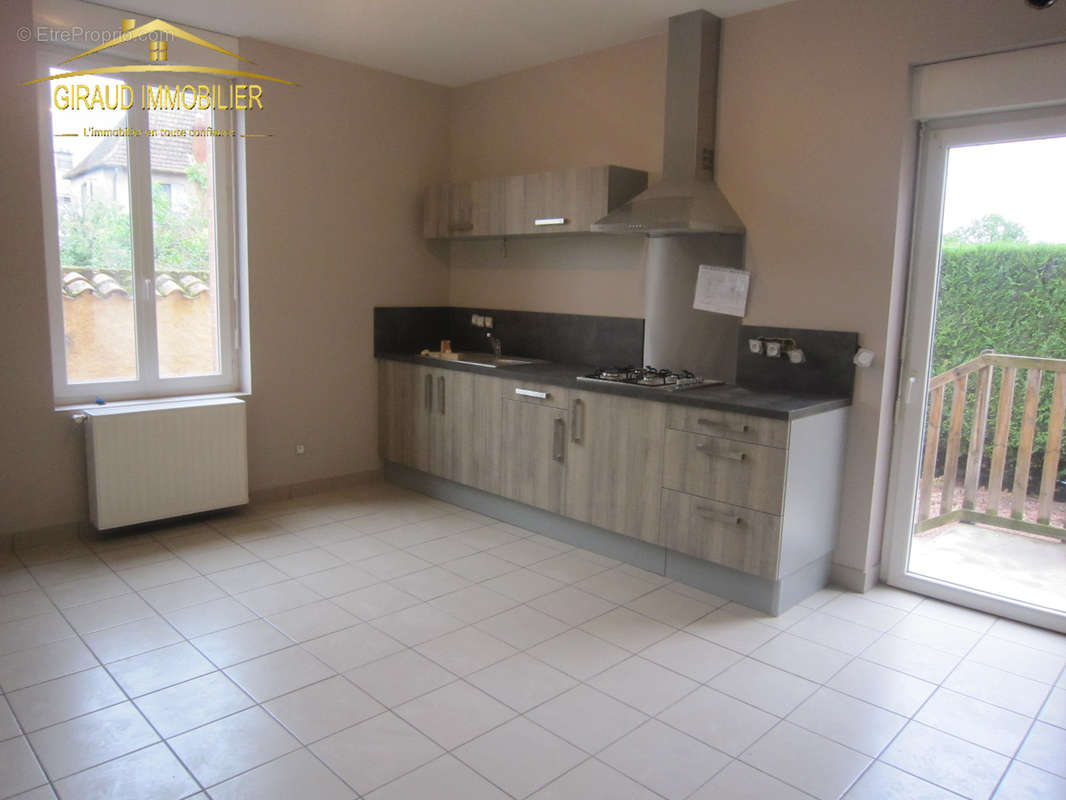 Appartement à POUILLY-SOUS-CHARLIEU