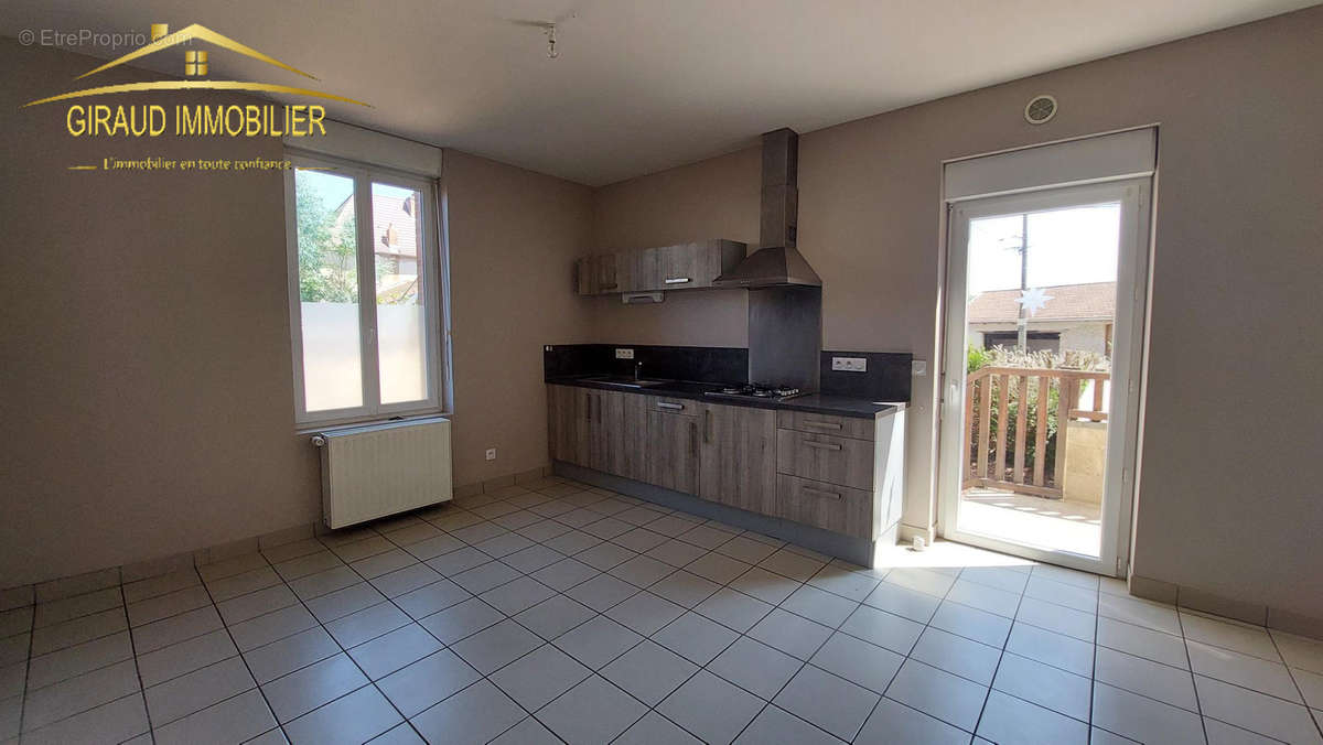 Appartement à POUILLY-SOUS-CHARLIEU