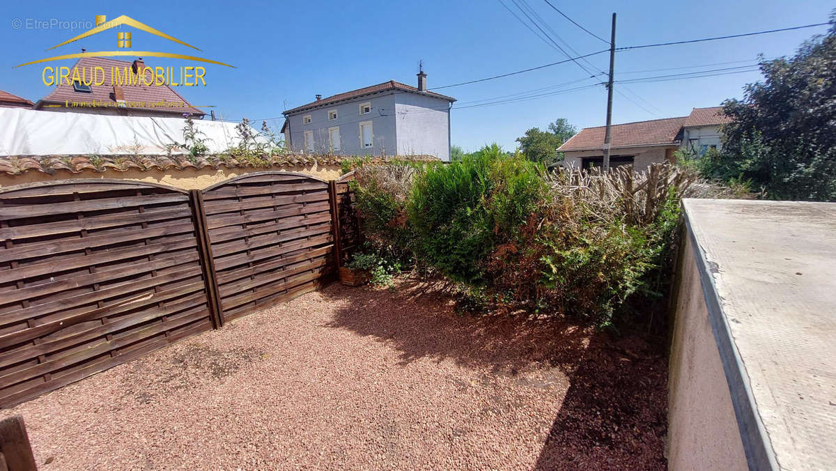 Appartement à POUILLY-SOUS-CHARLIEU