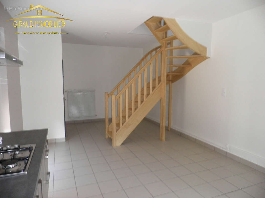 Appartement à POUILLY-SOUS-CHARLIEU