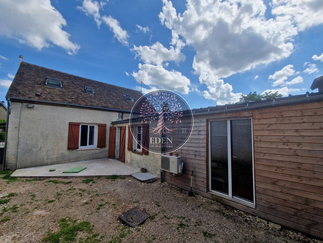 Maison à CHERISY