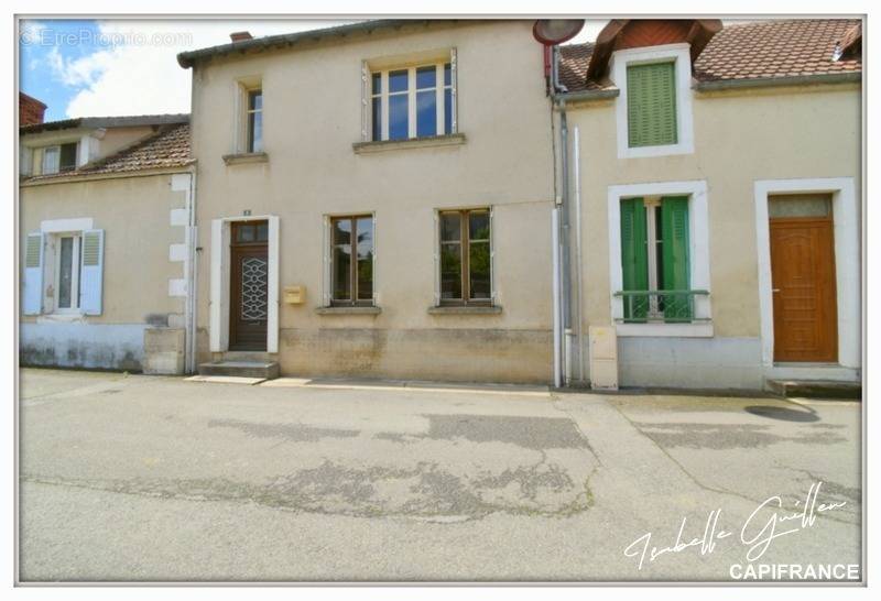 Maison à LE CHATELET