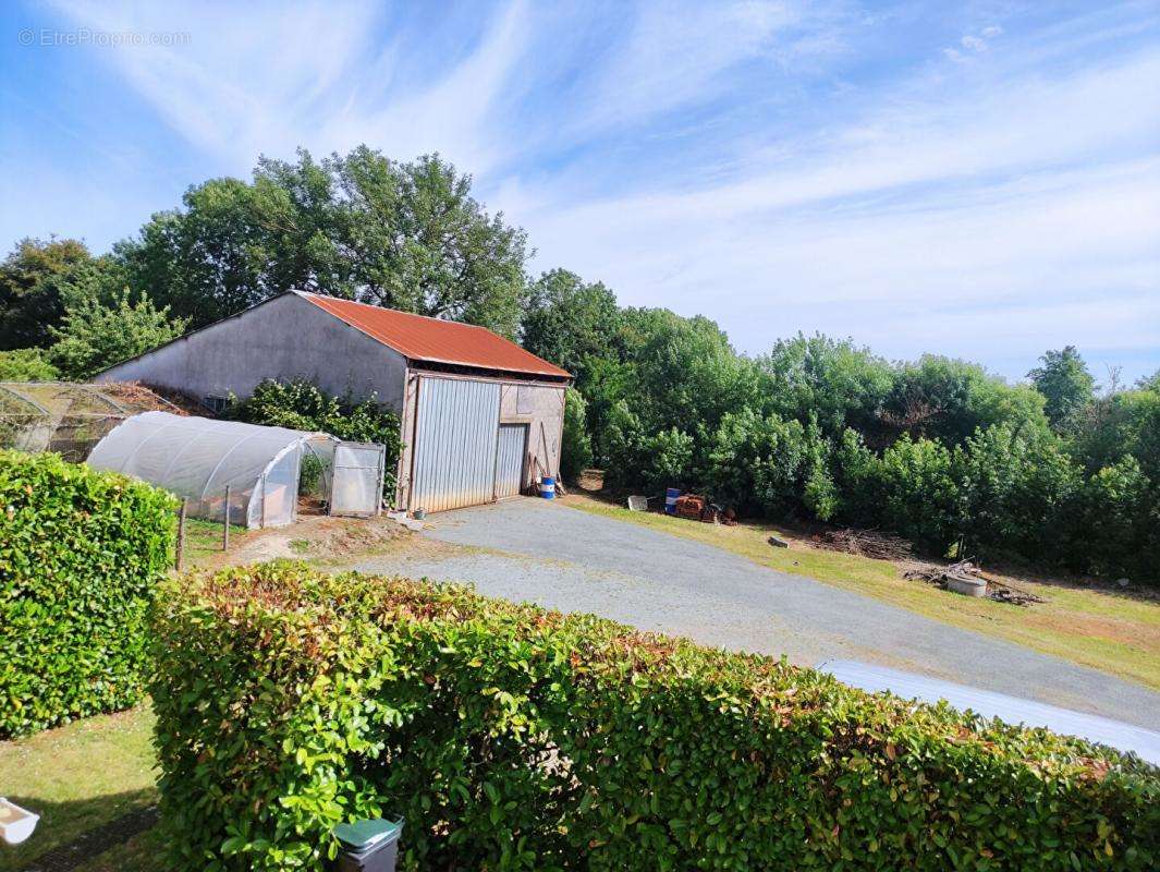 Maison à CHAVAGNES-LES-REDOUX