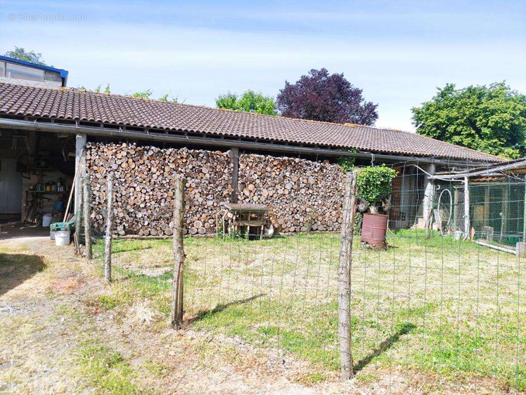 Maison à CHAVAGNES-LES-REDOUX