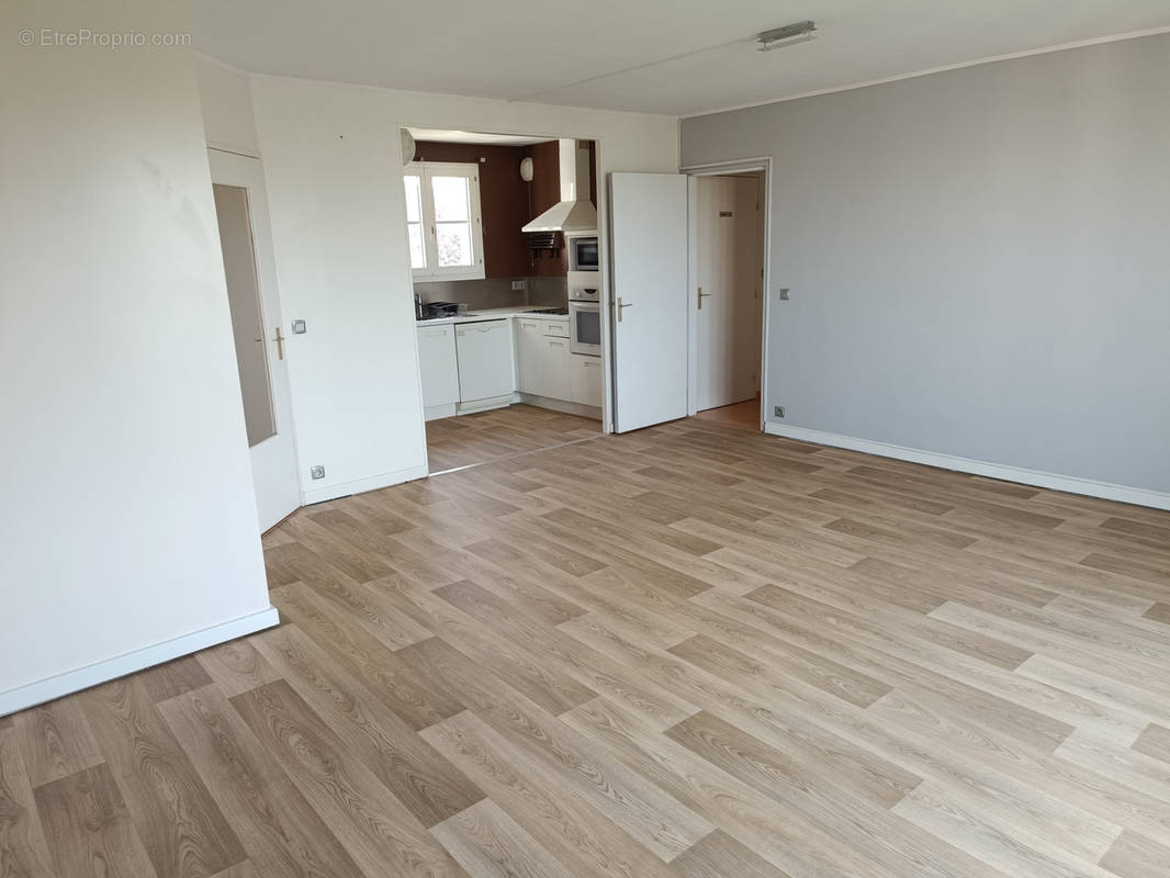 Appartement à MONTIGNY-LE-BRETONNEUX