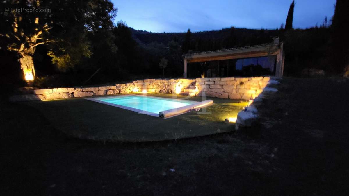 Maison à SAINT-SATURNIN-LES-APT