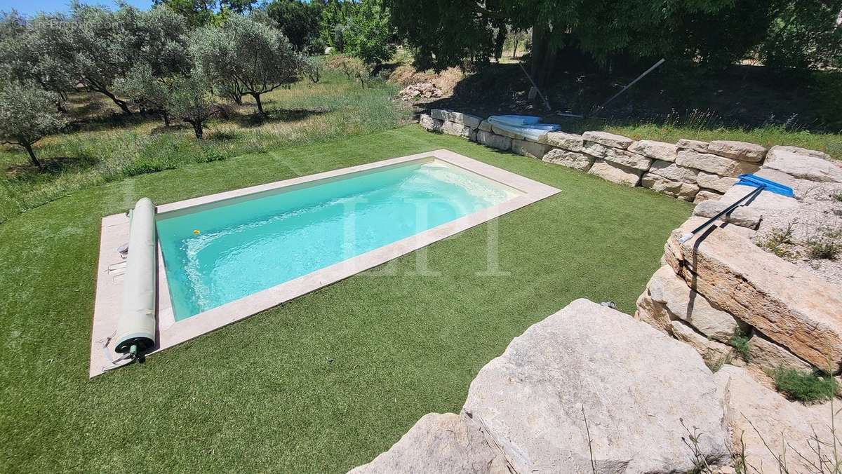 Maison à SAINT-SATURNIN-LES-APT