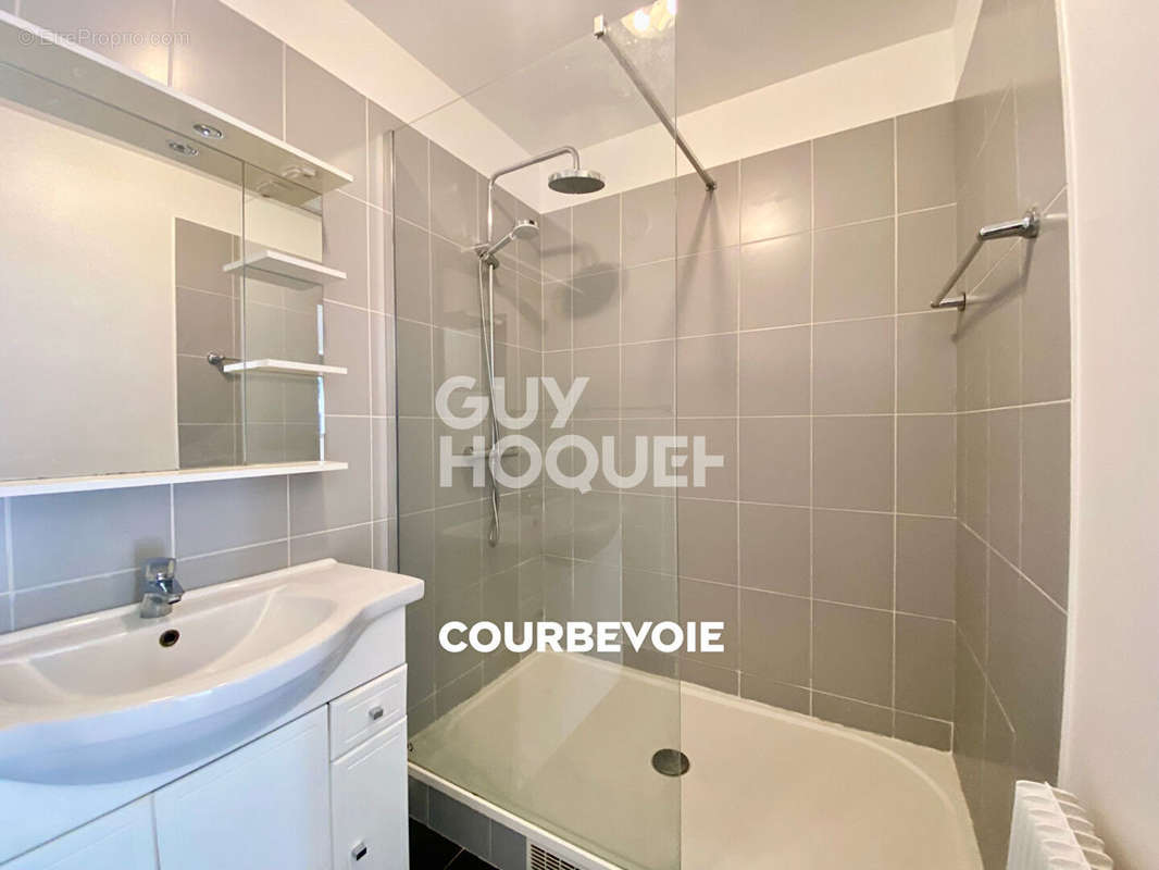 Appartement à COURBEVOIE