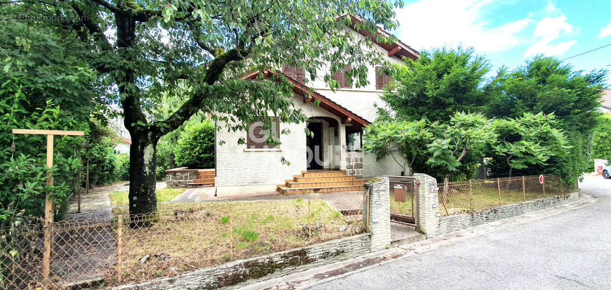 Maison à VILLE-LA-GRAND