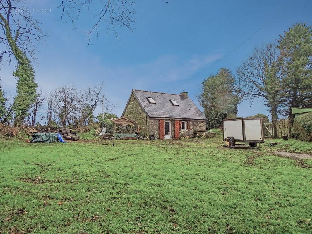 Maison à MAEL-CARHAIX