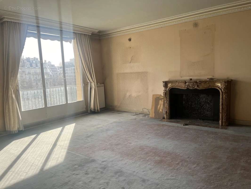 Appartement à PARIS-16E