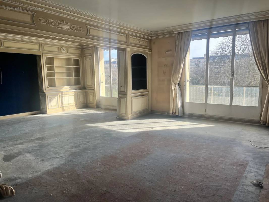 Appartement à PARIS-16E