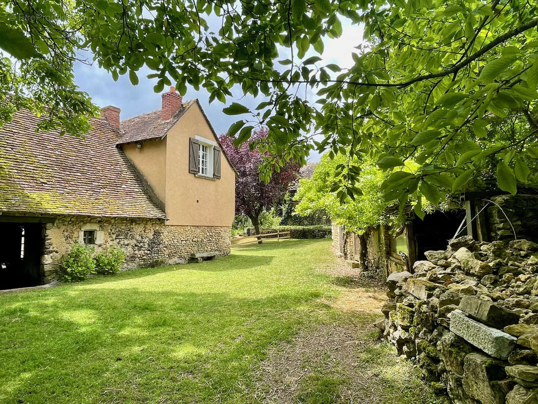 Maison à NOYEN-SUR-SARTHE