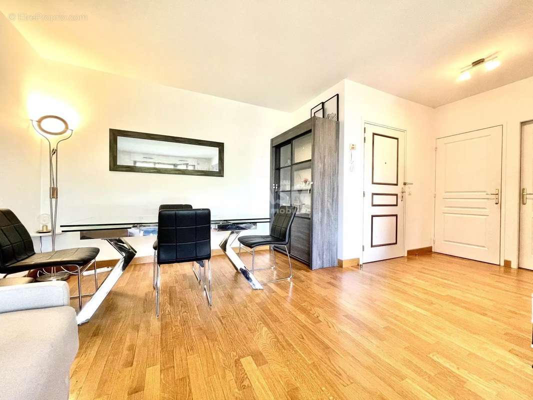 Appartement à COURBEVOIE