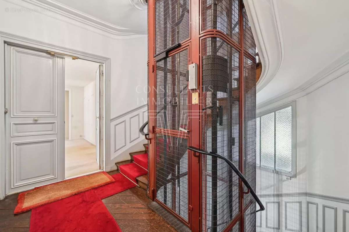 Appartement à PARIS-16E