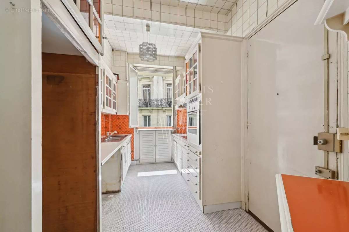 Appartement à PARIS-16E