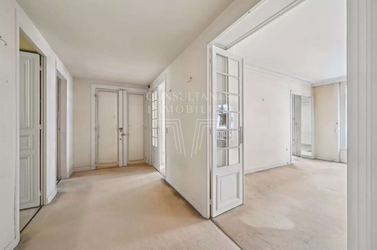 Appartement à PARIS-16E