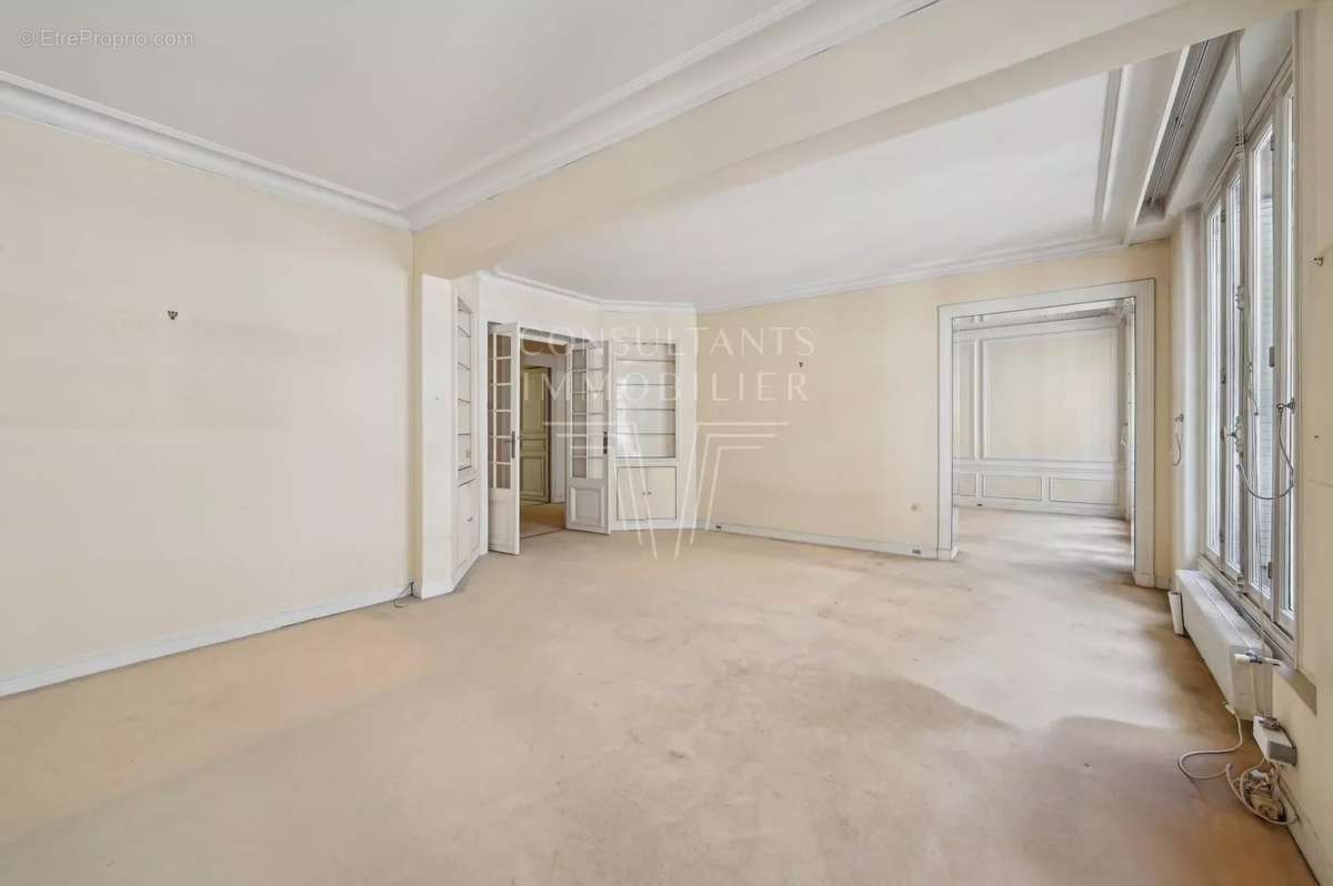 Appartement à PARIS-16E