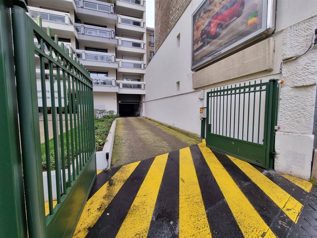 Parking à PARIS-15E