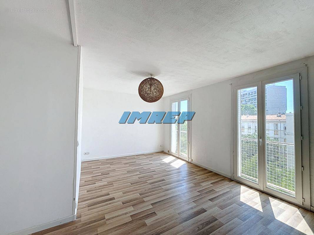 Appartement à MARSEILLE-9E