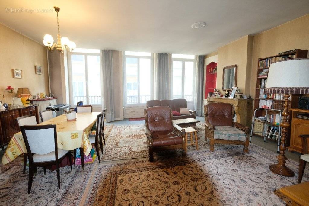 Appartement à SAINT-ETIENNE