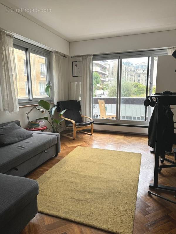 Appartement à PARIS-15E