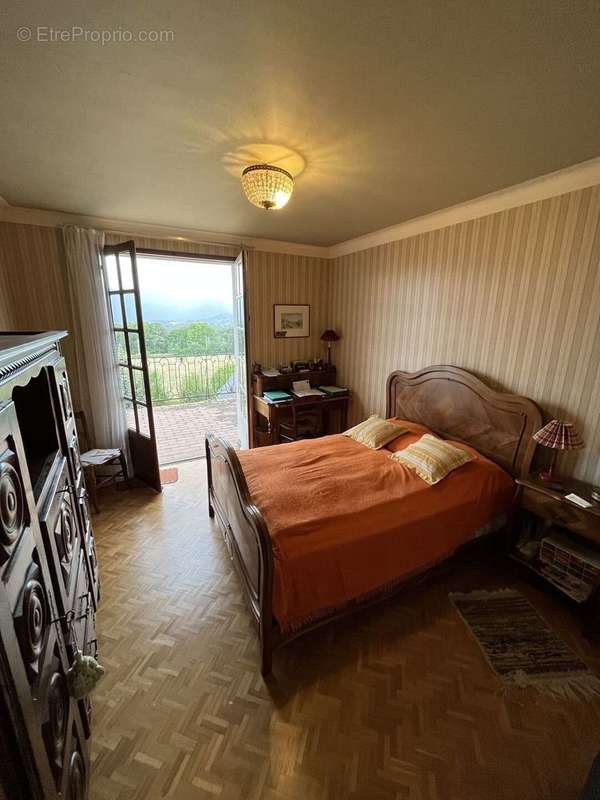 bedroom leading to terrace - Maison à BIZE