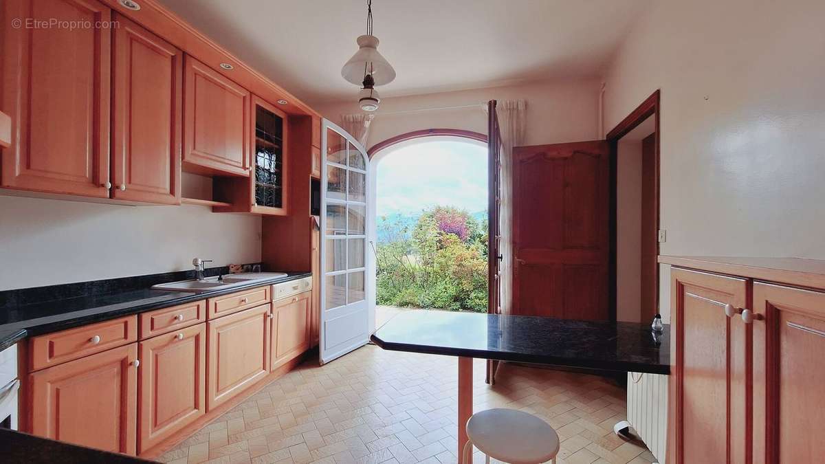 main kitchen to terrace - Maison à BIZE