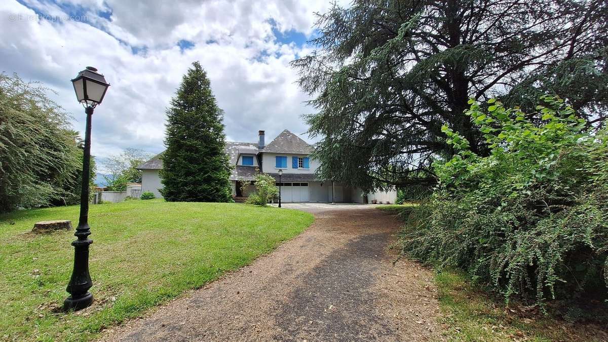 private driveway - Maison à BIZE