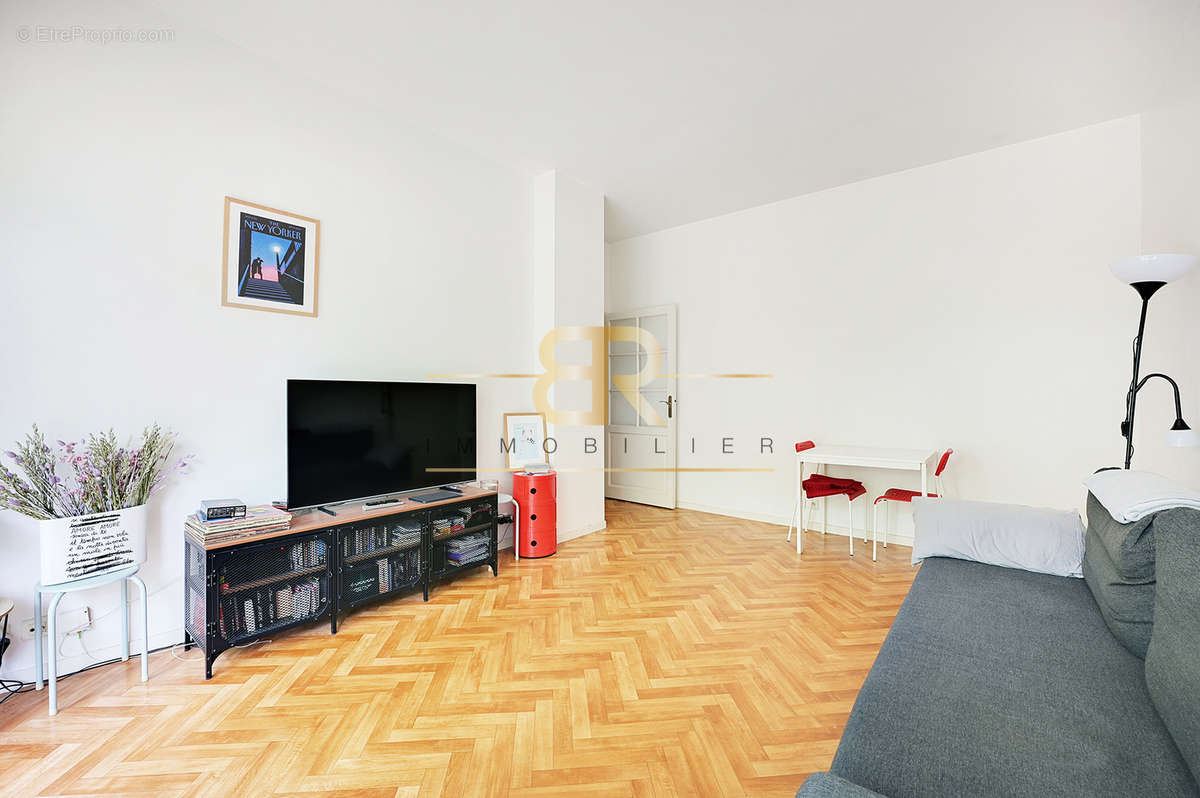 Appartement à COURBEVOIE