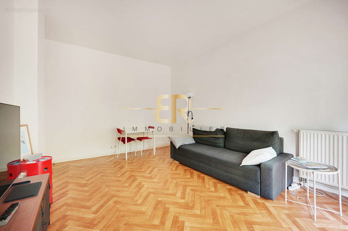 Appartement à COURBEVOIE