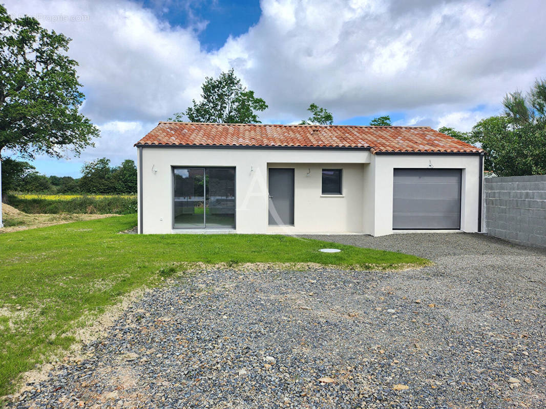 Maison à SAINT-JULIEN-DES-LANDES