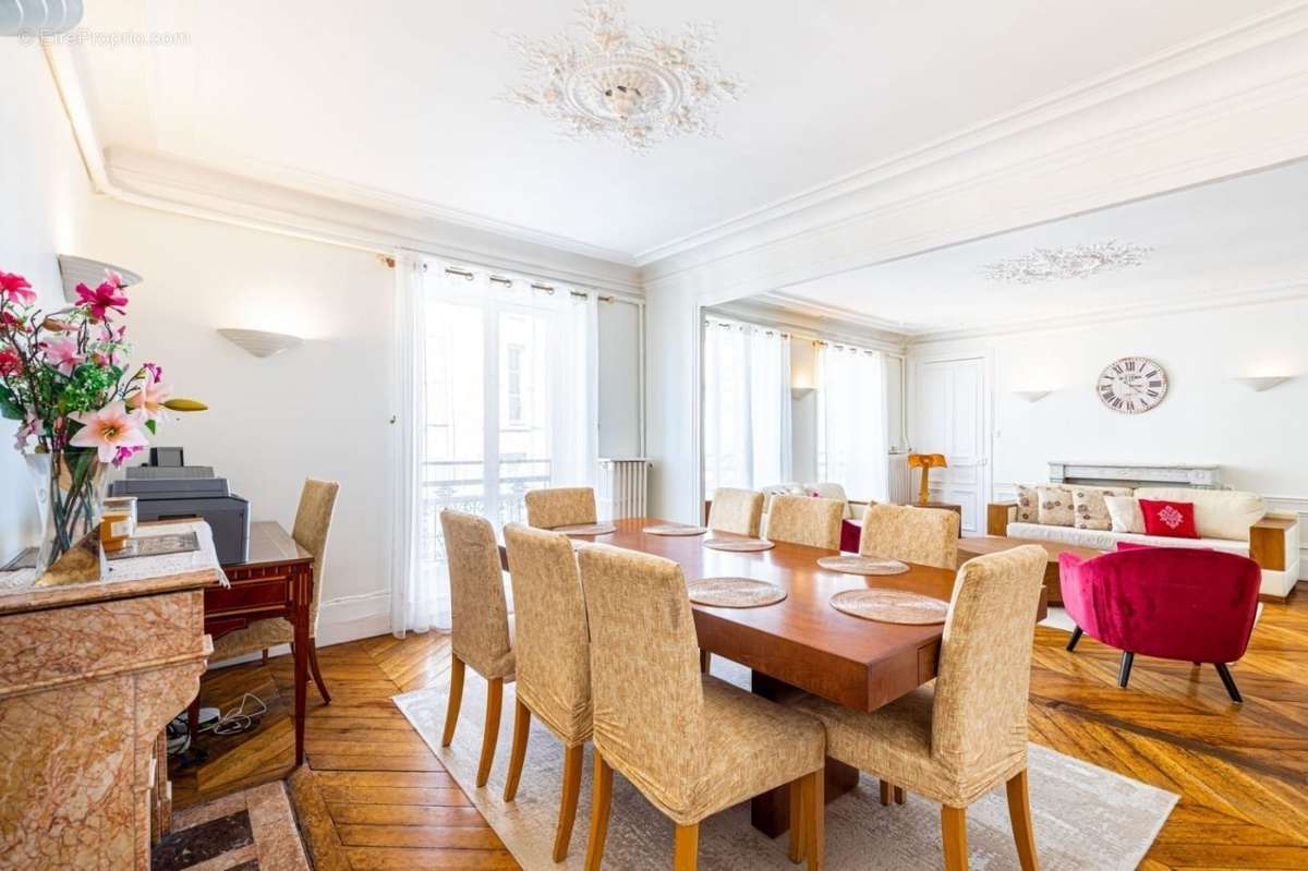 Appartement à PARIS-10E