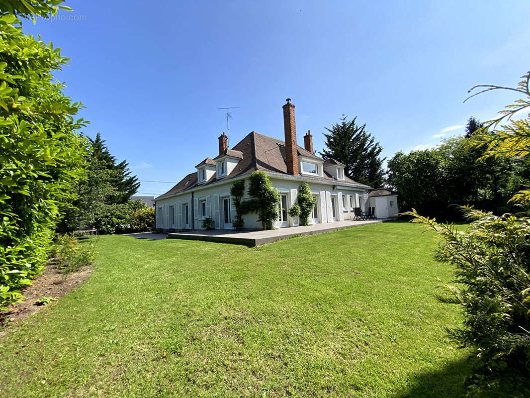 Maison à SAINT-JEAN-DE-BRAYE