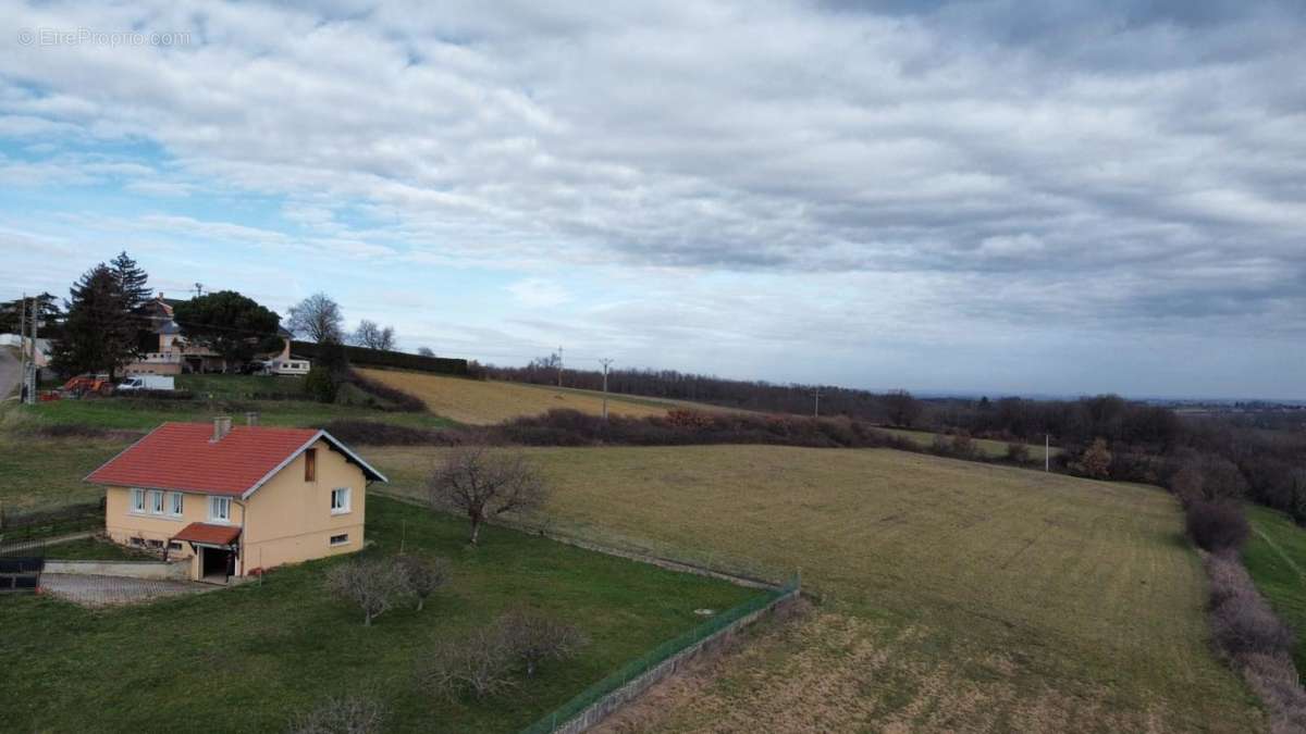 Maison à LUZINAY