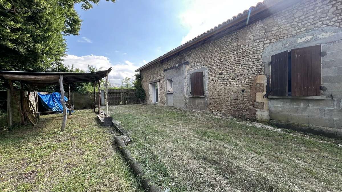 Maison à BRIE-SOUS-BARBEZIEUX