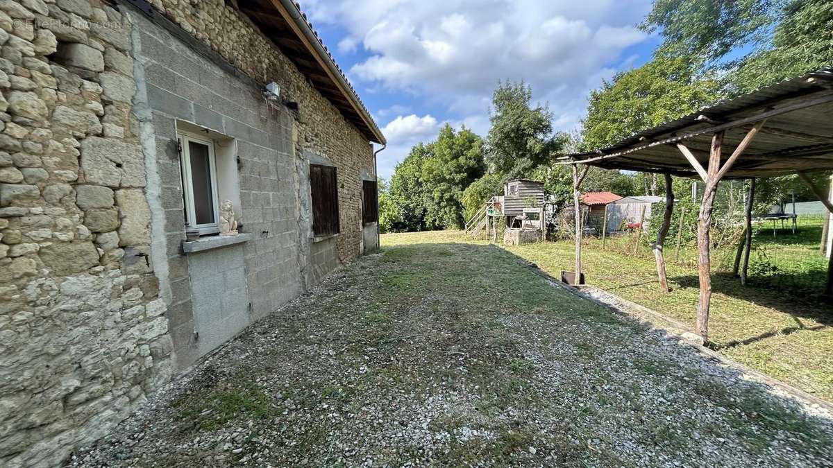 Maison à BRIE-SOUS-BARBEZIEUX