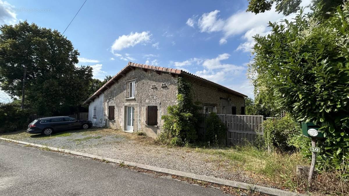 Maison à BRIE-SOUS-BARBEZIEUX