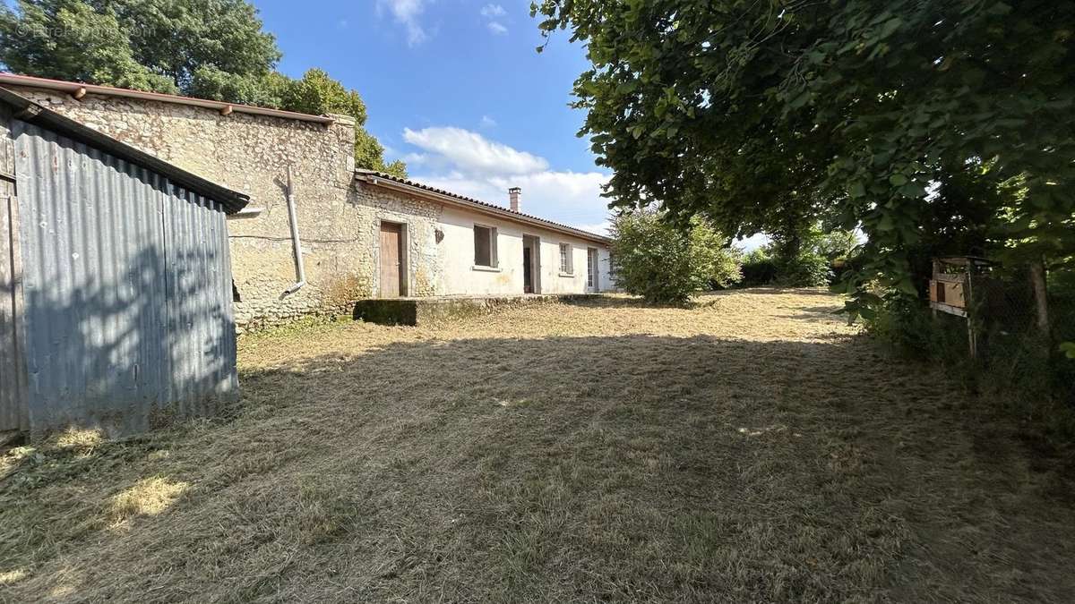 Maison à BRIE-SOUS-BARBEZIEUX