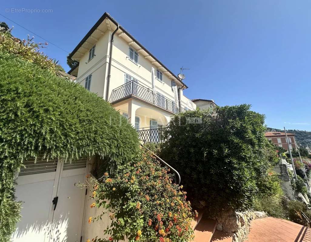 Appartement à ROQUEBRUNE-CAP-MARTIN