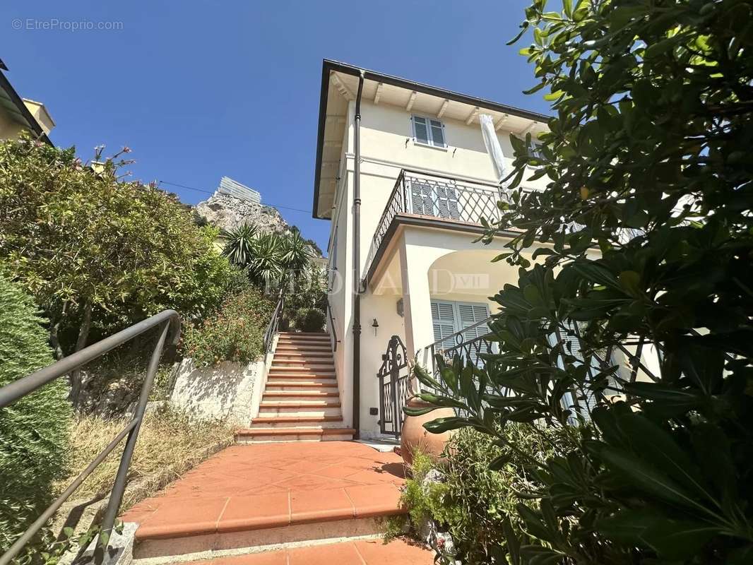 Appartement à ROQUEBRUNE-CAP-MARTIN