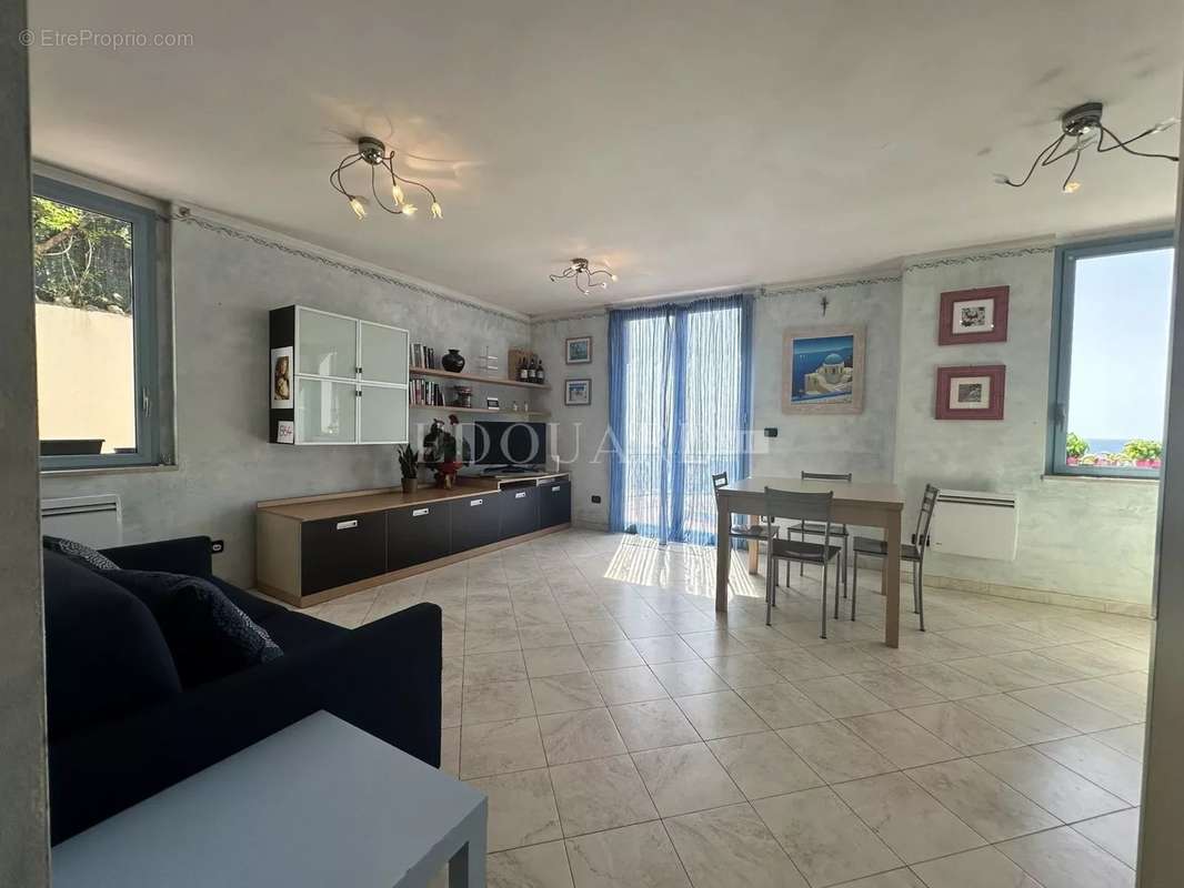 Appartement à ROQUEBRUNE-CAP-MARTIN