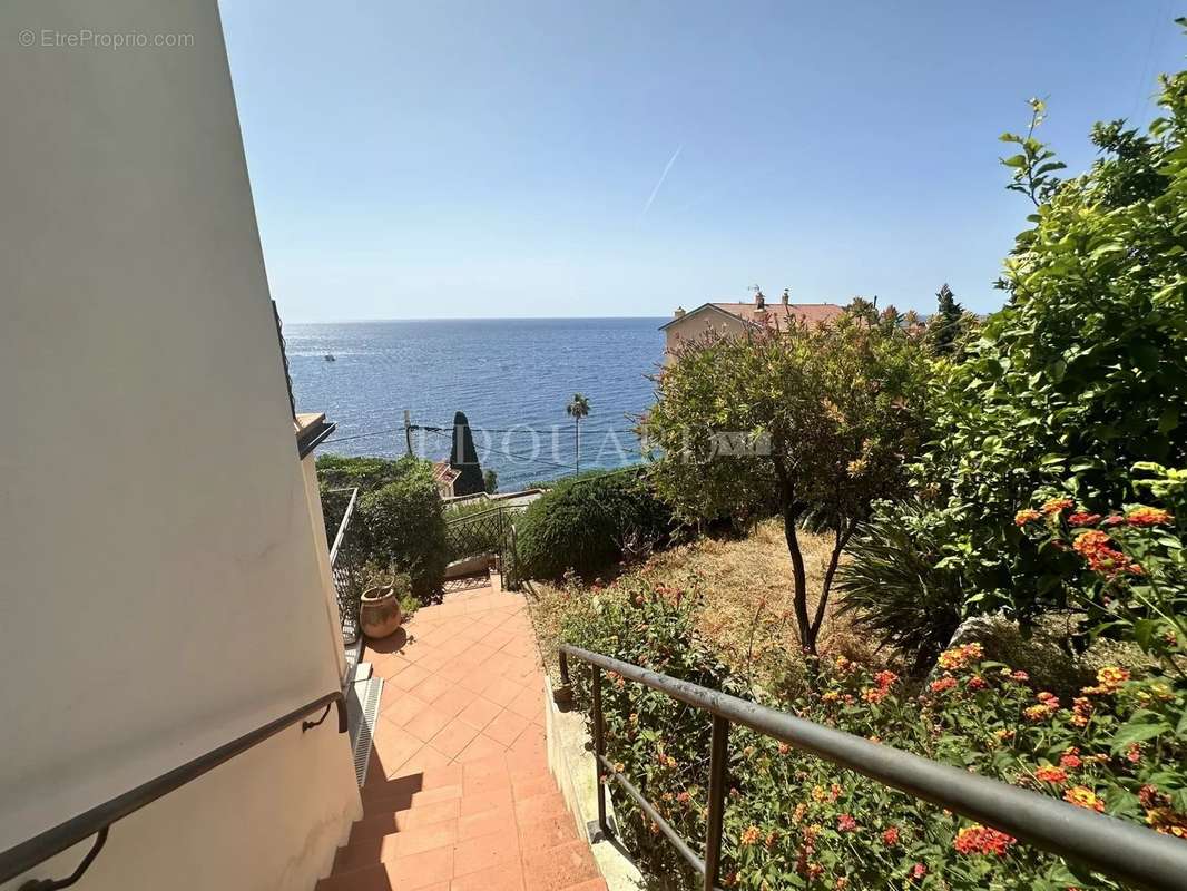 Appartement à ROQUEBRUNE-CAP-MARTIN