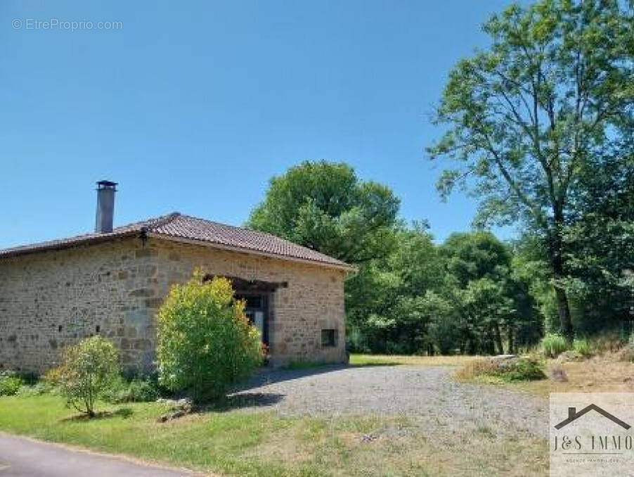 Maison à GENOUILLAC