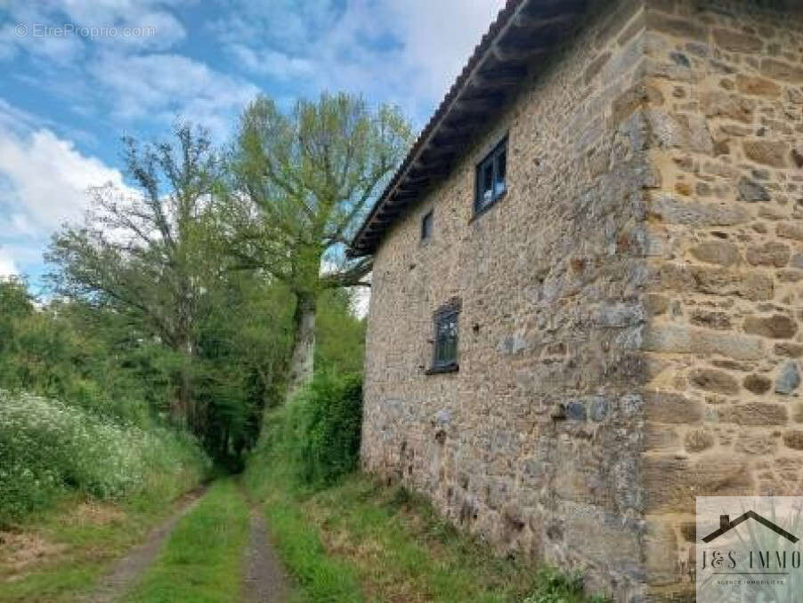 Maison à GENOUILLAC