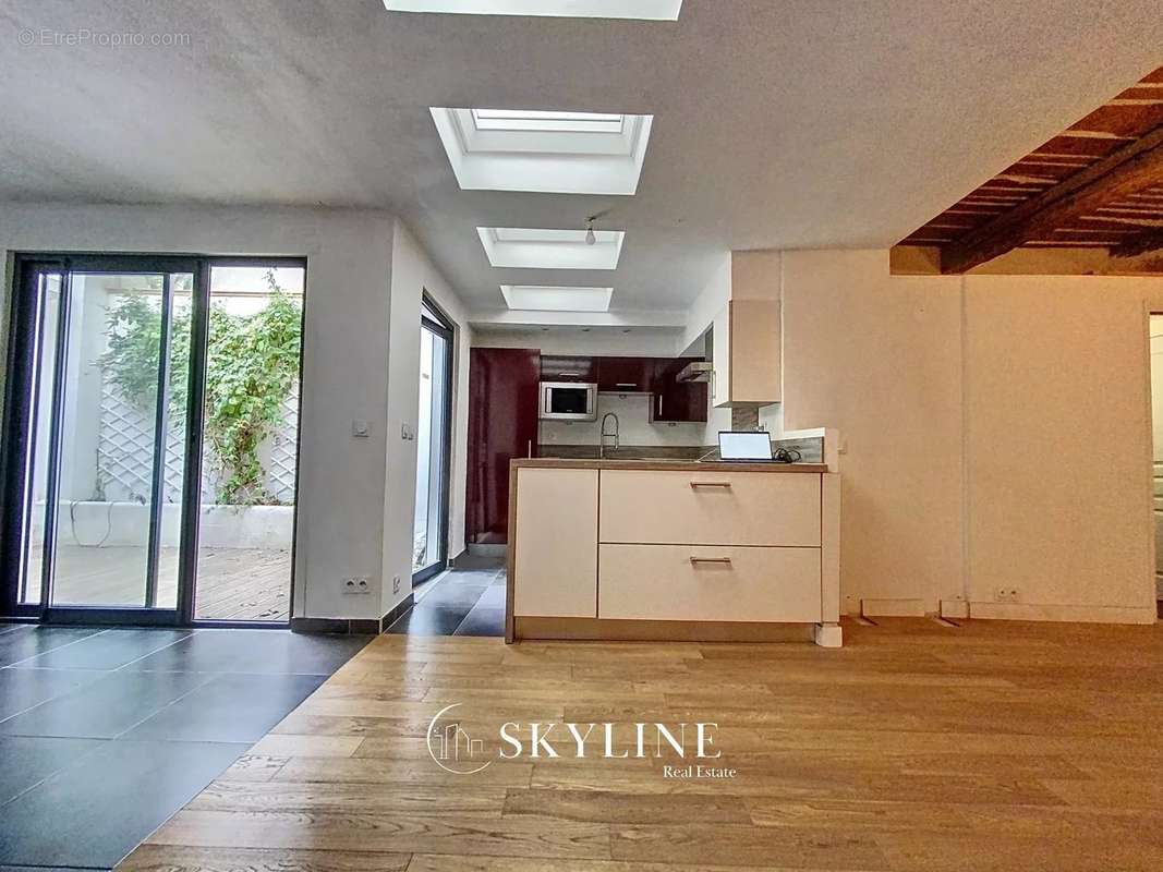 Appartement à MARSEILLE-1E